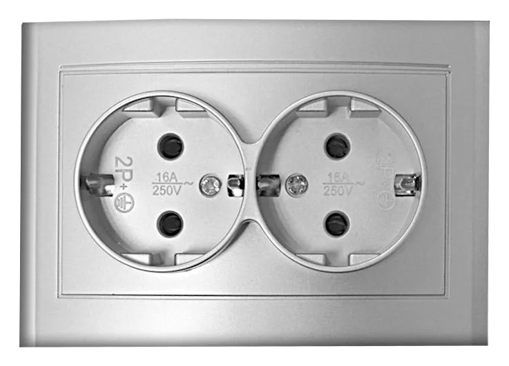 Розетка 2-м СП Бриллиант 16А IP20 с заземл. серебр. UNIVersal 7949780