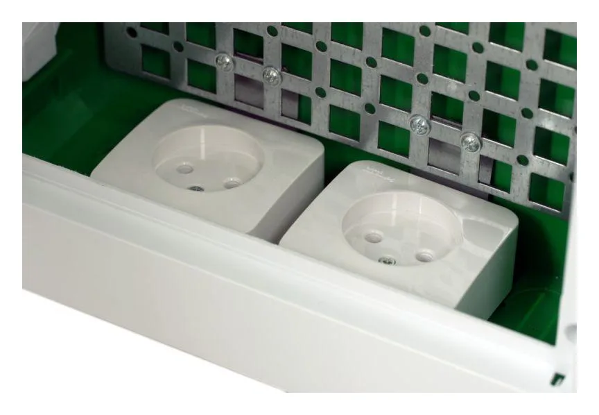 Корпус встраиваемый City9 Box IT 3 ряда 36мод. 2 розетки с бел. дверцей SE EZ9E312P2FIT