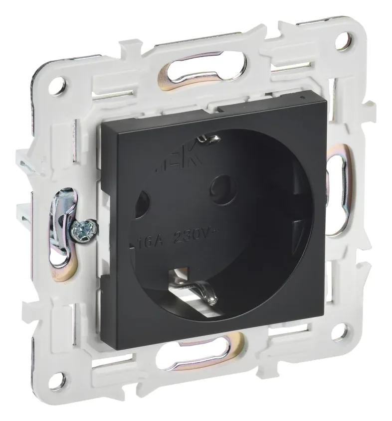 Розетка SKANDY 16А с заземл. защ. шторки SK-R04Bl черн. IEK SK-R14-16-K02