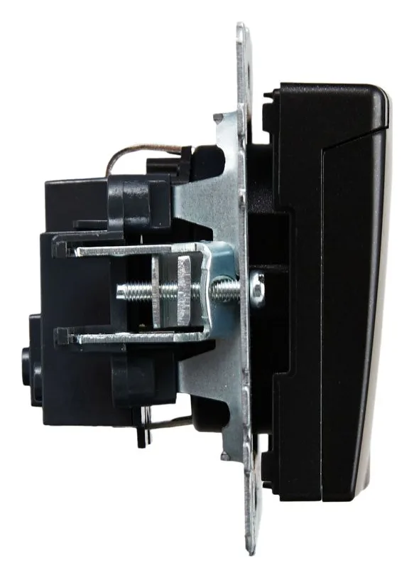 Розетка BRITE РСбш10-3-БрЧ 16А IP20 с заземл. защ. шторки с крышкой механизм черн. IEK BR-R16-16-K02