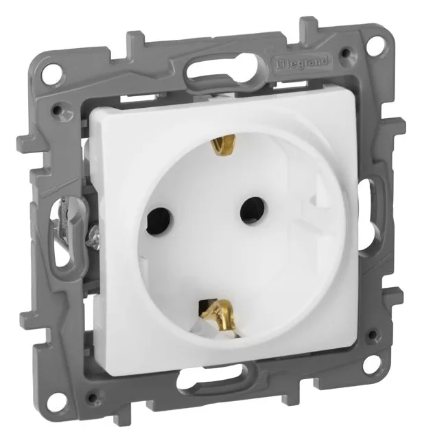 Розетка 1-м СП Etika 16А IP31 250В 2P+E с заземл. защ. шторки немецк. стандарт винтов. клеммы механизм бел. IEK 672222